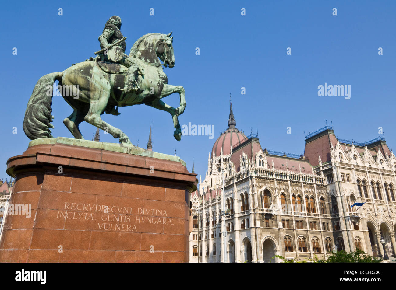El Parlamento húngaro,entrada frontal, Budapest, Hungría Foto de stock