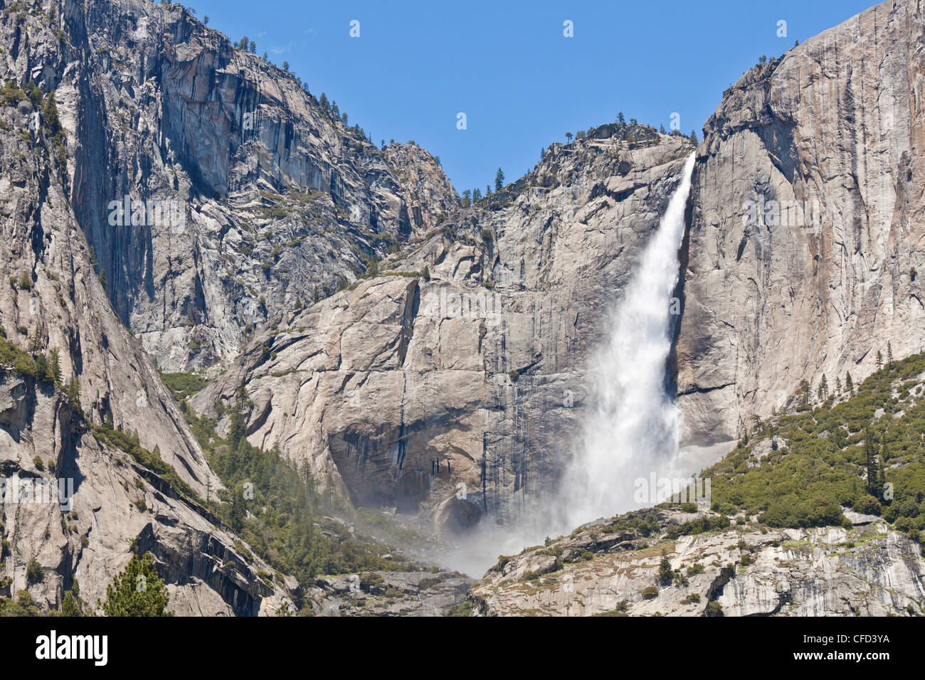 Upper Yosemite Falls, Yosemite Valley, Yosemite National Park, Sitio del Patrimonio Mundial de la UNESCO, Sierra Nevada, California, EE.UU. Foto de stock