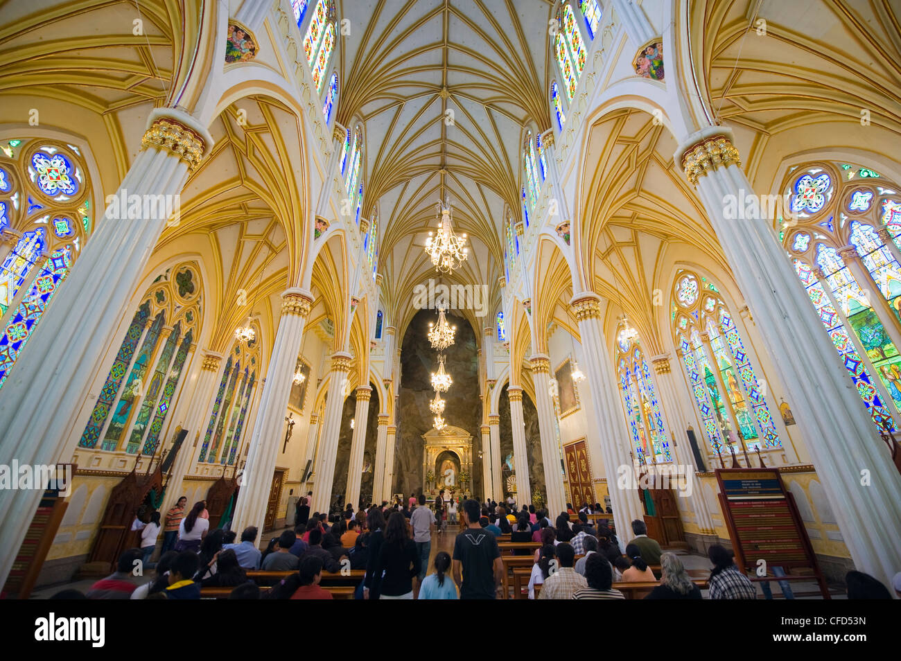 Interior del Santuario de las Lajas, Ipiales, Colombia, Sur America