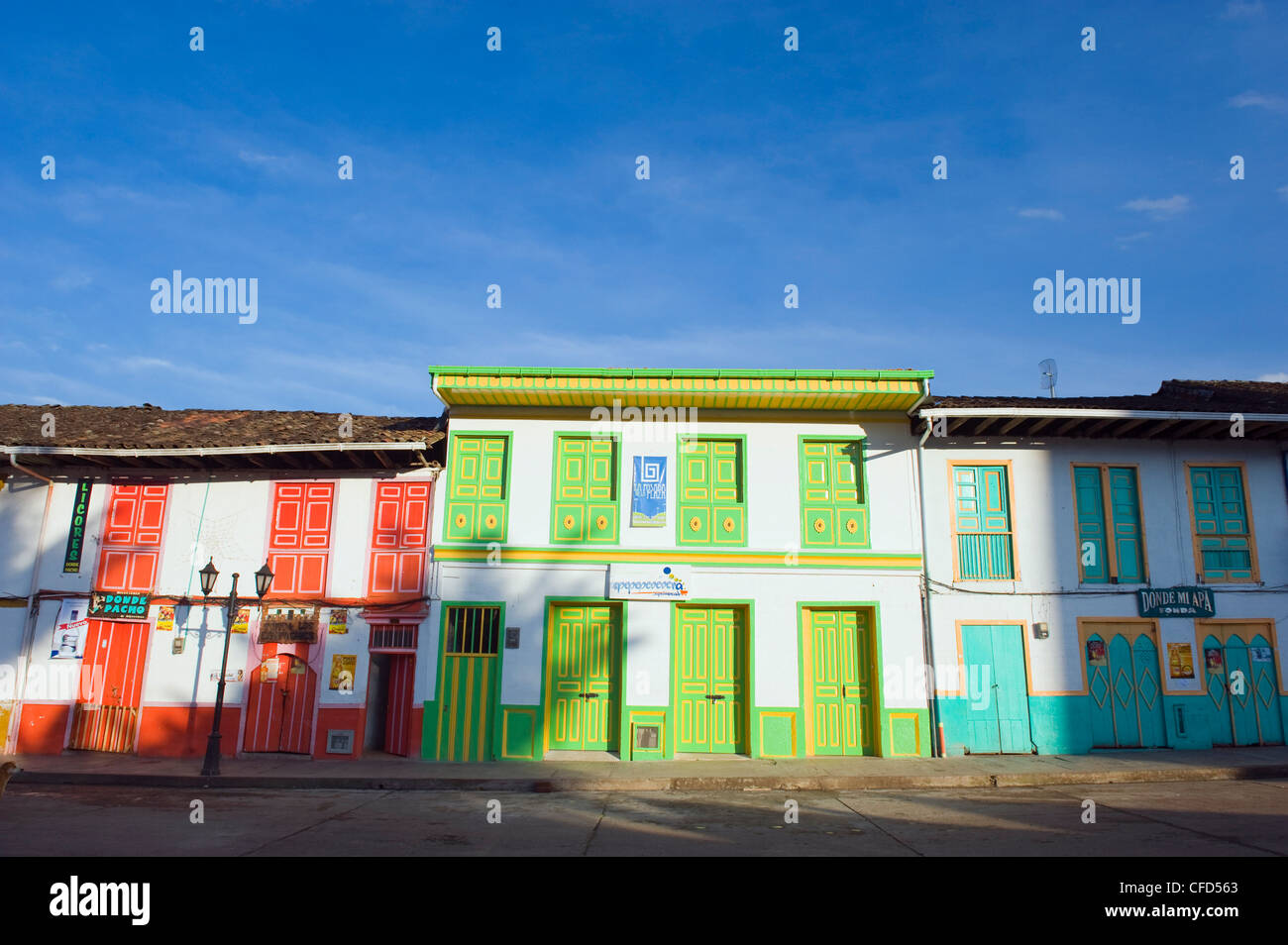 Casas coloridas, Salento, Colombia, Sur America Foto de stock