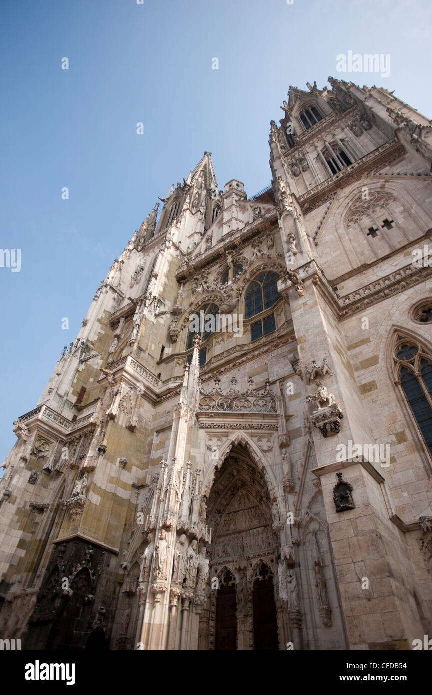 Regensburg catedral dedicada a San Pedro, Sitio del Patrimonio Mundial de la UNESCO, Ratisbona, Baviera, Alemania, Europa Foto de stock