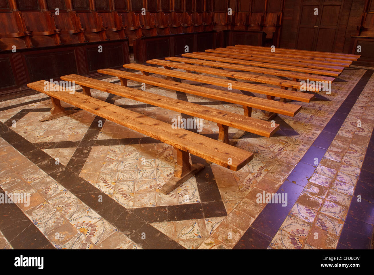 Bancos de madera en la iglesia de monasterio Sa Cartoixa, La Cartuja de  Valldemossa, Sierra de Tramontana, Mallorca, Islas Baleares Fotografía de  stock - Alamy