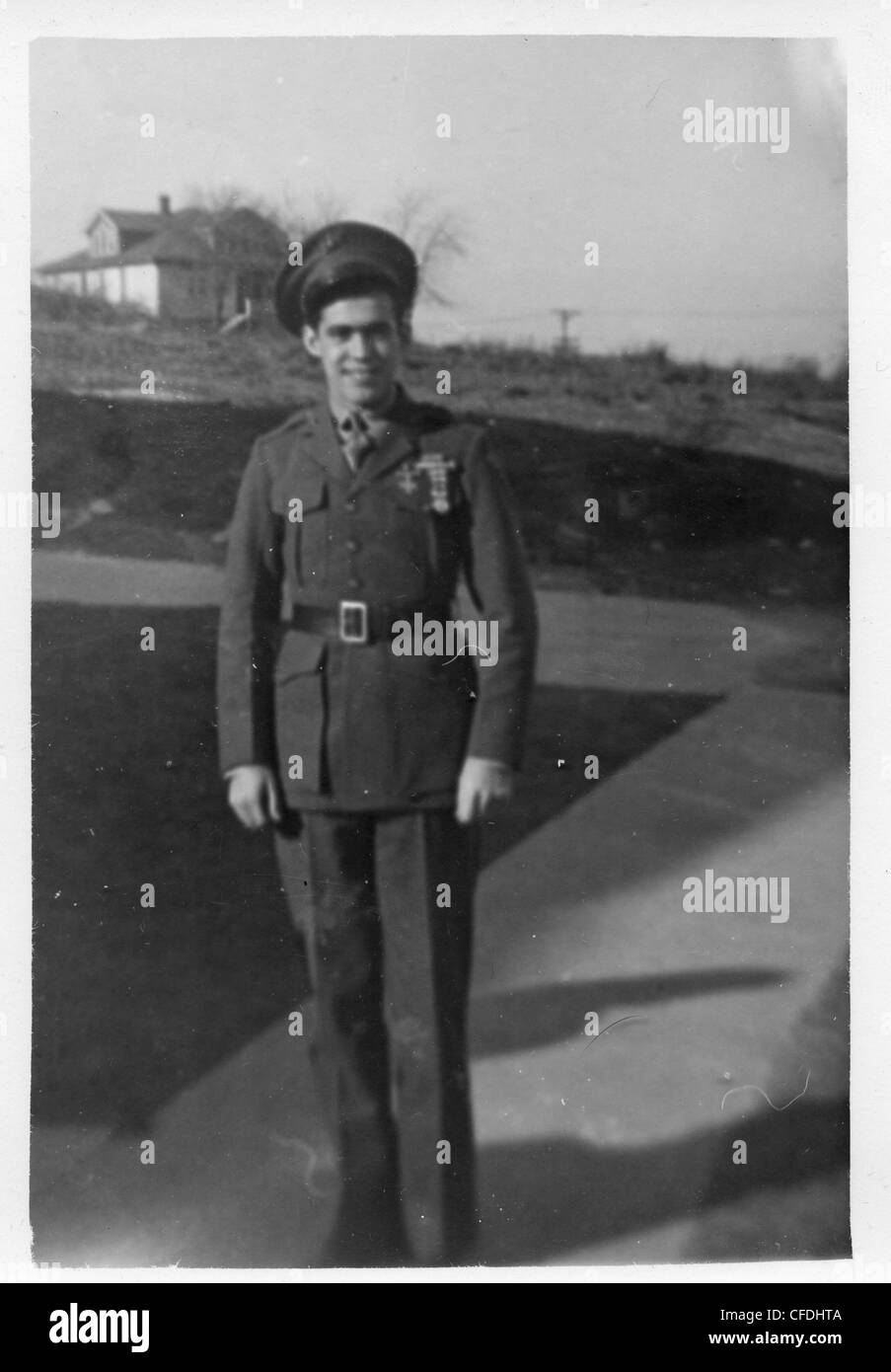 El hombre en el uniforme de vestir 1940 WWII mejor generación marines Foto de stock