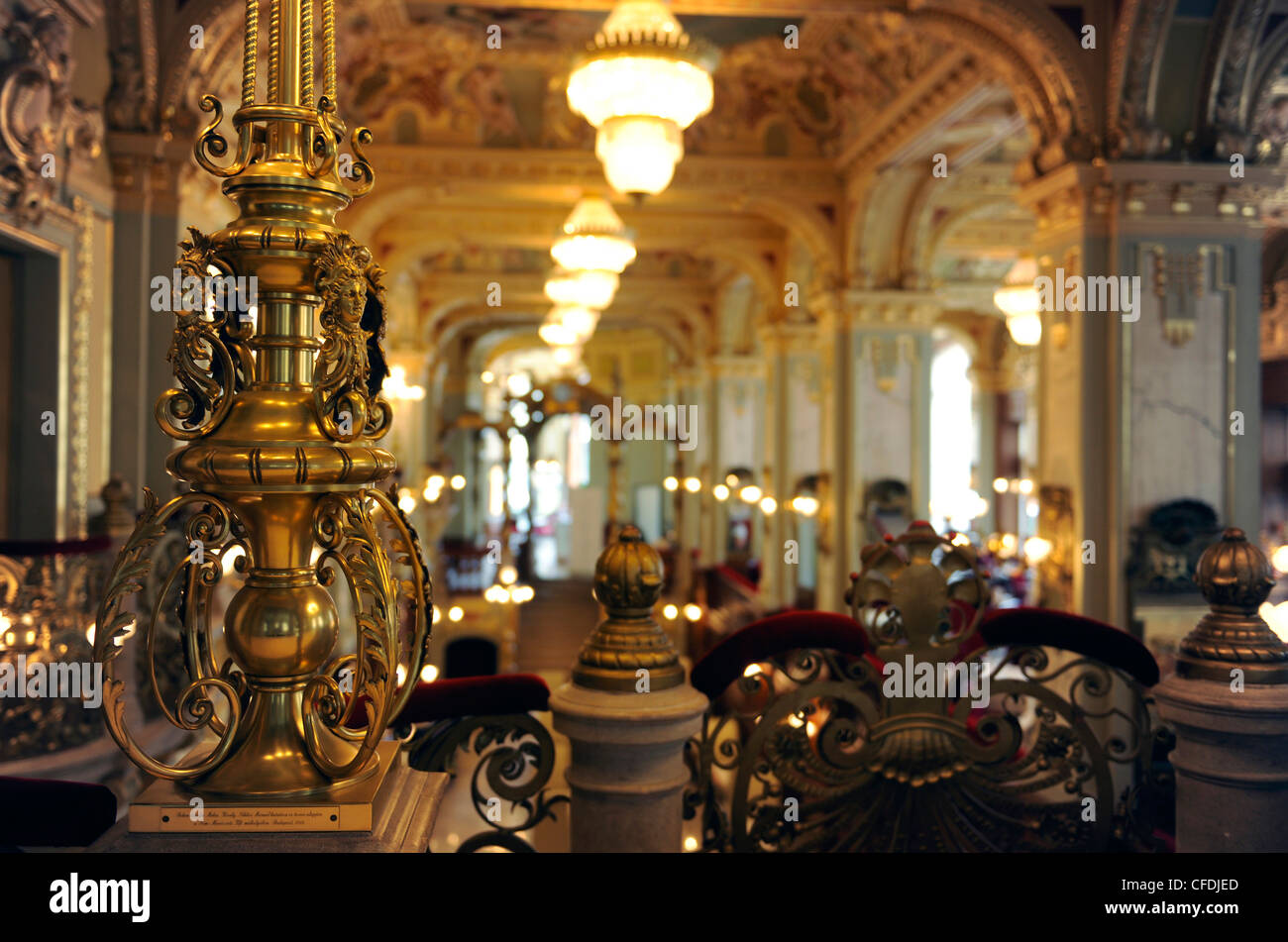 Vista interior de la cafetería en el Grand Hotel New York, Budapest, Hungría, Europa Foto de stock