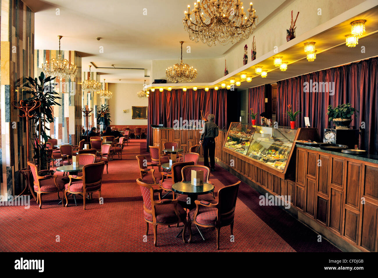 Cafetería dentro del Hotel Gellert Budapest, Hungría, Europa Foto de stock