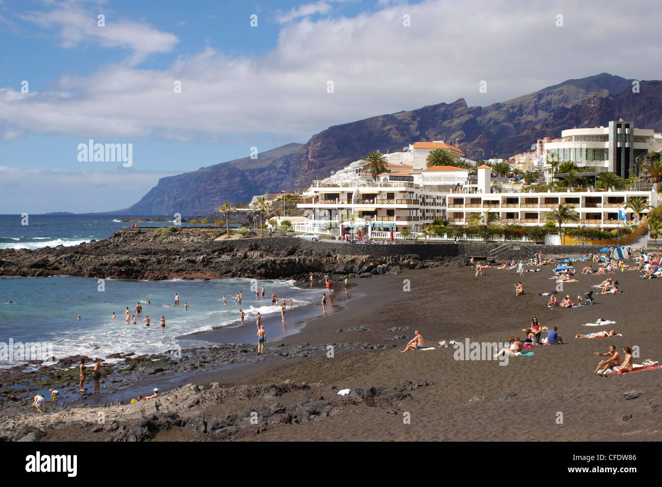 La playa de la Arena, Puerto de Santiago, Tenerife, Islas Canarias,  Atlántico, Europa Fotografía de stock - Alamy