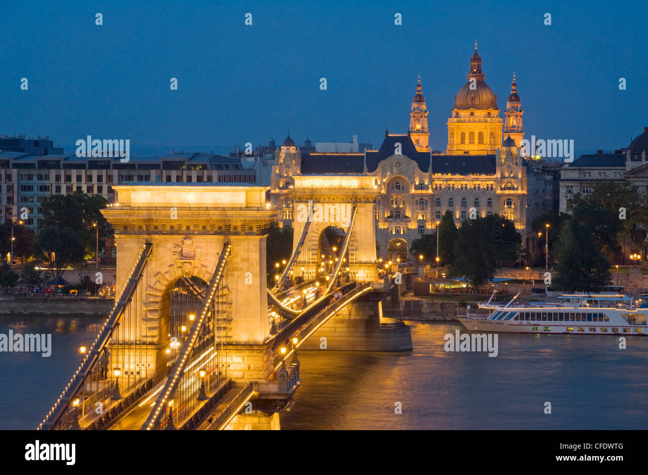 Puente de las cadenas (Szechenyi Lanchid), Budapest, Hungría Foto de stock