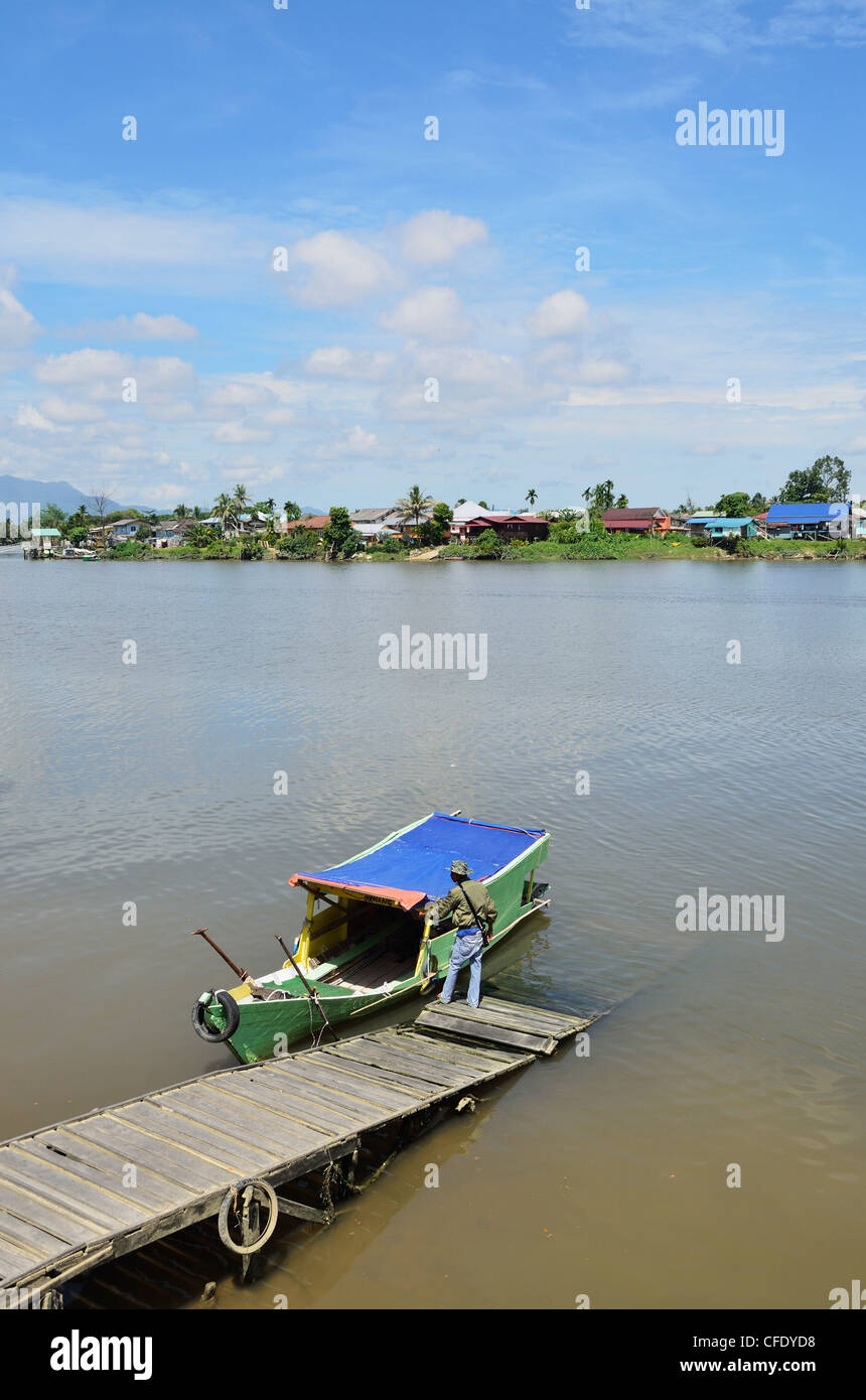 Río Sarawak, costa de Kuching, Kuching, Sarawak, Borneo, Malasia, Sudeste Asiático, Asia Foto de stock