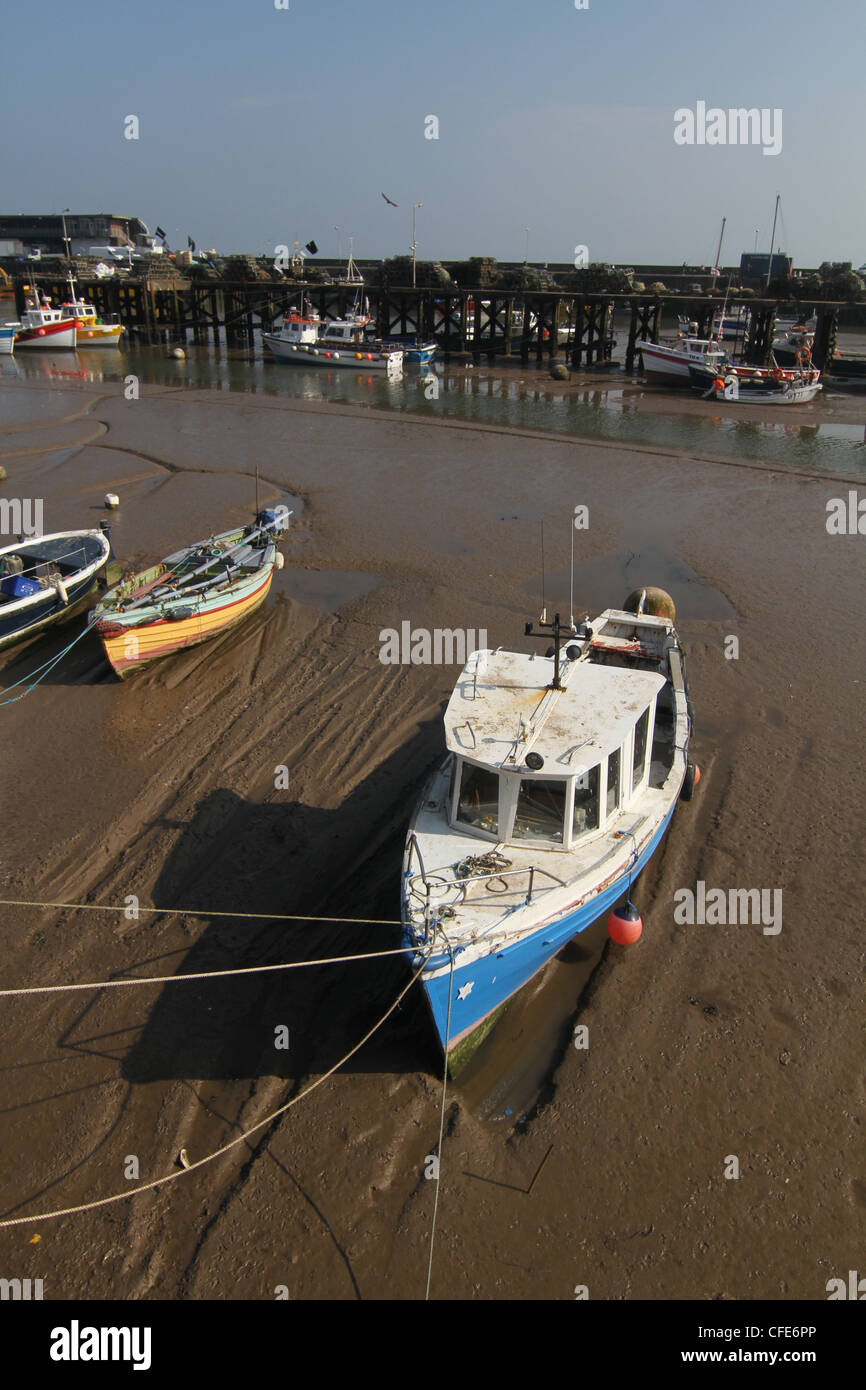 Los barcos de pesca en Bridlington Harbour Foto de stock