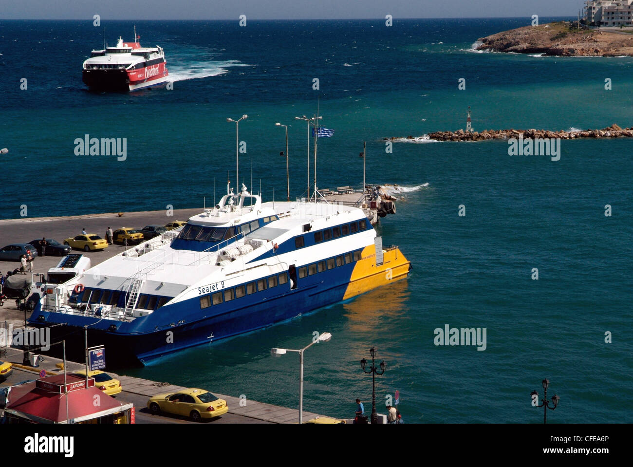 Grecia Atenas Costa Oriental del Puerto de Rafina Express catamarán ferries  a las islas Fotografía de stock - Alamy