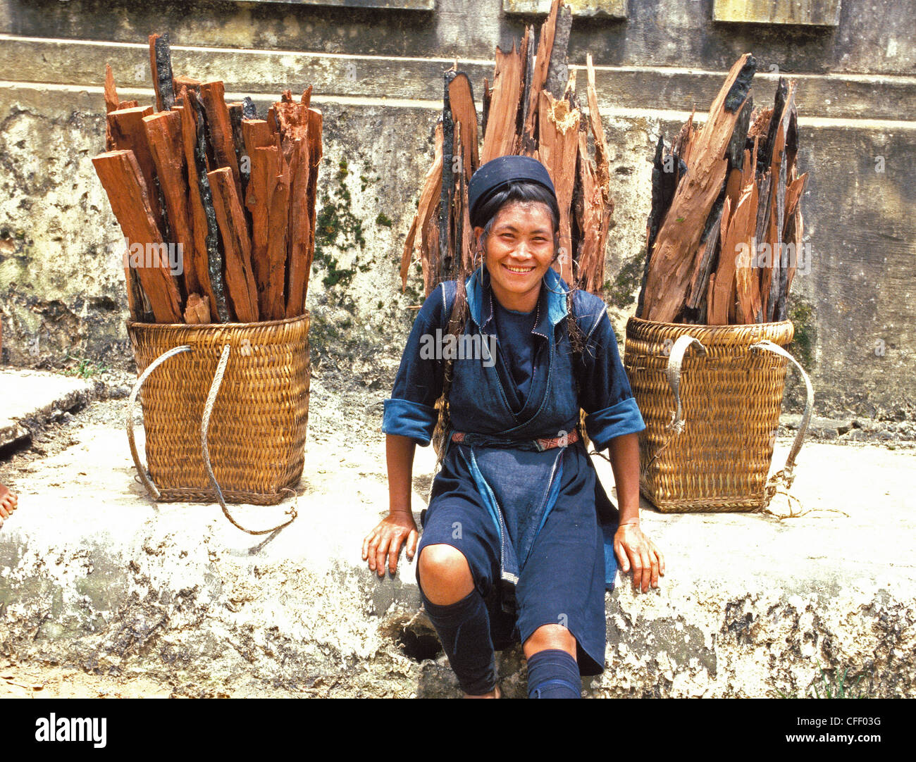 Mujer Hmong en la región de Sapa, Vietnam del Norte, Vietnam, Indochina, en el sudeste de Asia, Asia Foto de stock