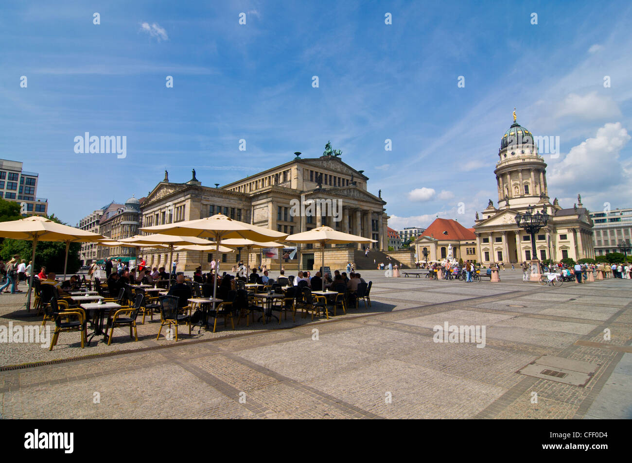 El Gendarmenmarkt de Berlín sitio del Konzerthaus y las catedrales francesa y alemana, Berlín, Alemania, Europa Foto de stock