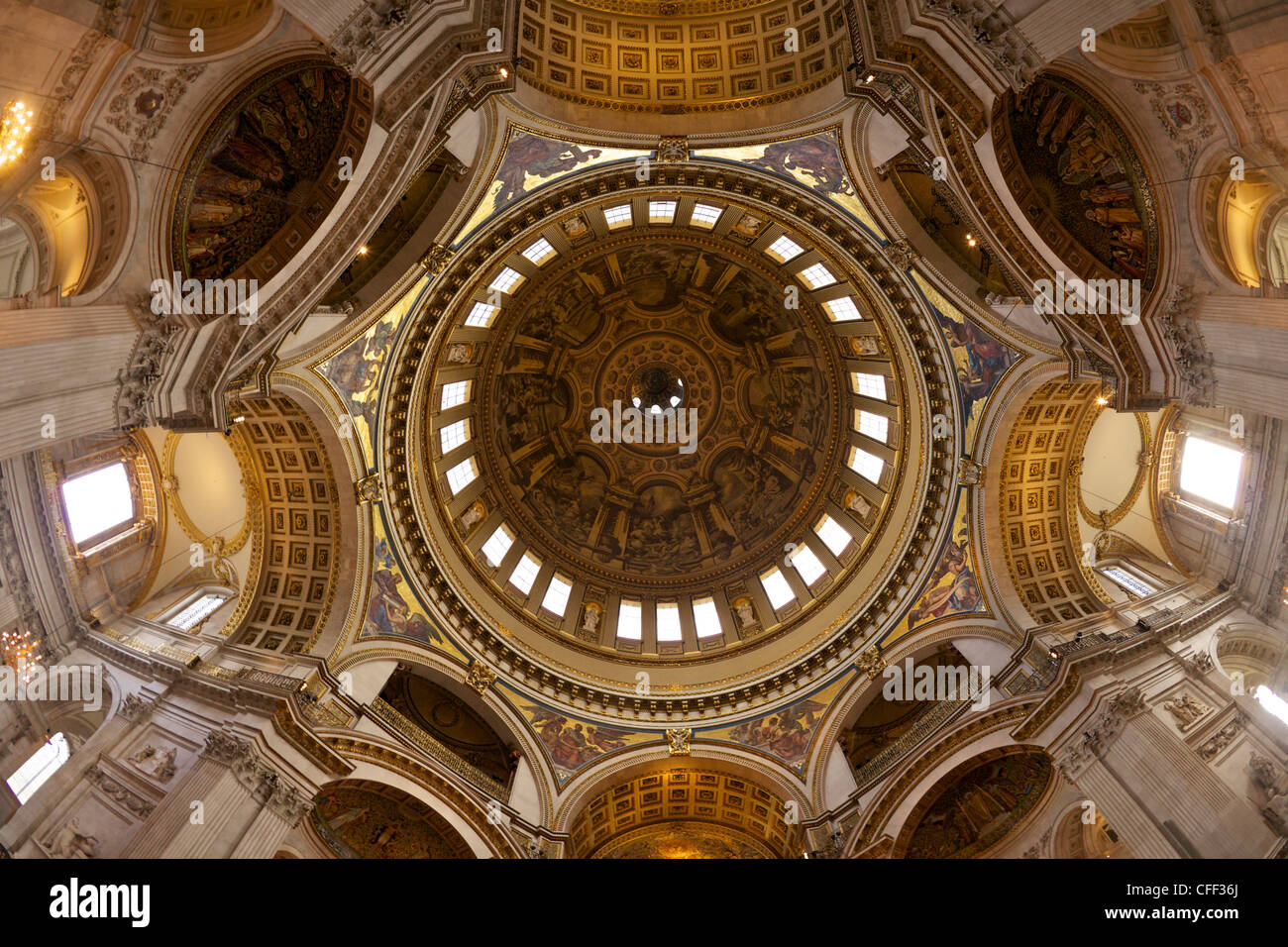 Interior de la cúpula de la Catedral de San Pablo, Londres, Inglaterra, UK, Reino Unido, GB, Gran Bretaña, Islas Británicas, Europa Foto de stock