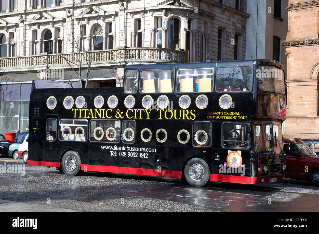 Titanic y tours en autobús abierto de la ciudad de Belfast, Irlanda del Norte, REINO UNIDO Foto de stock