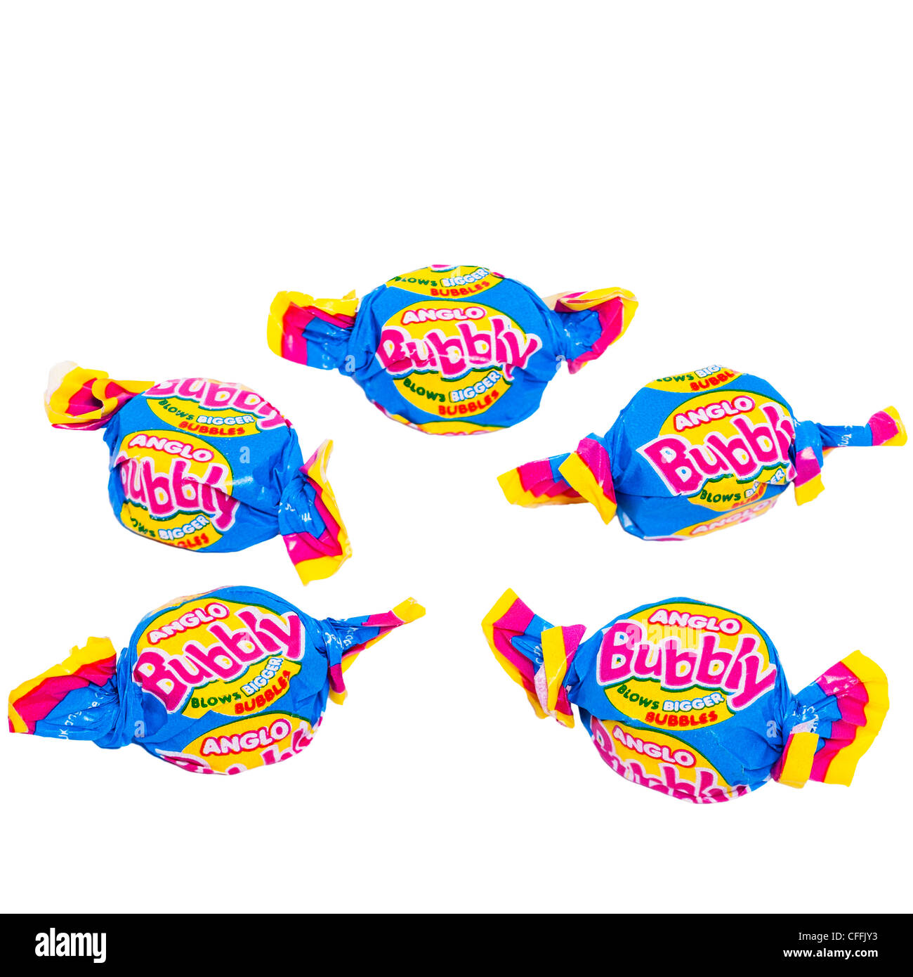 Una selección de tradicionales Anglo Bubbly Bubble Gum sobre un fondo blanco. Foto de stock