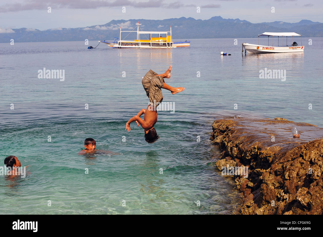 Niños filipinos jugando fotografías e imágenes de alta resolución Alamy