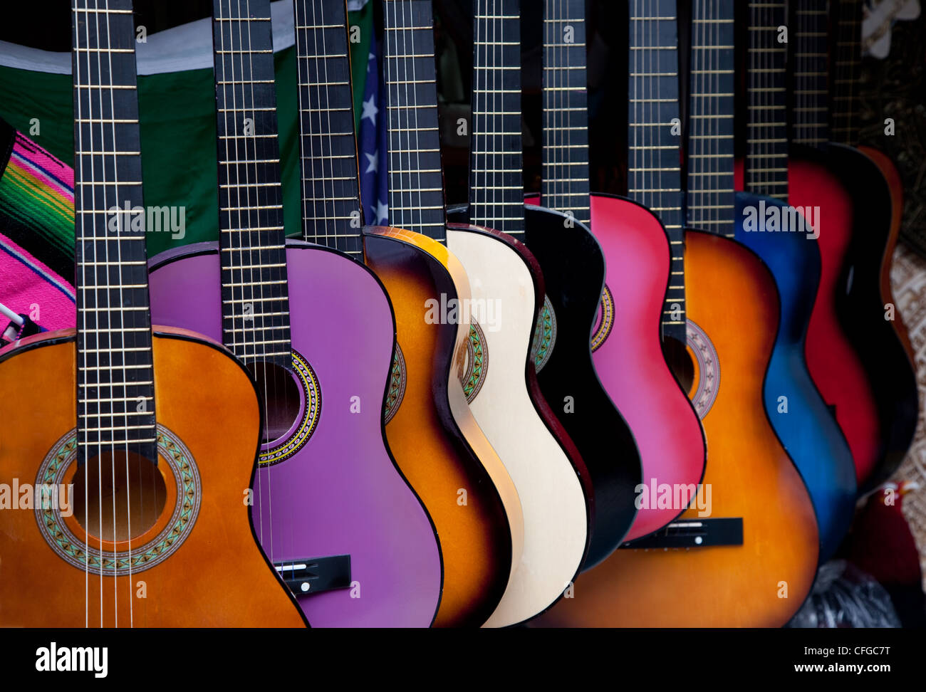 Guitarras mexicanas fotografías e imágenes de alta resolución - Alamy