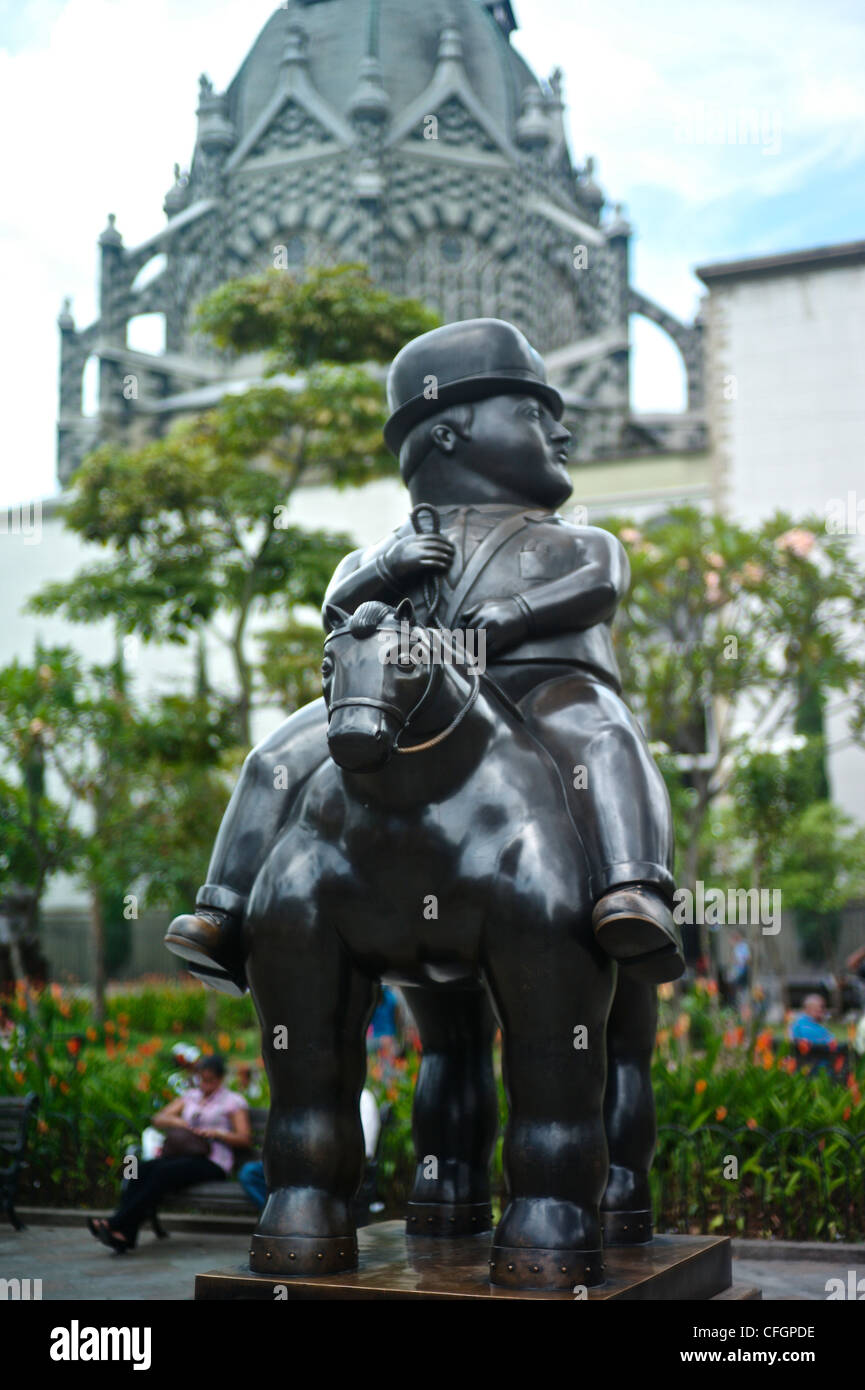 Fernando Botero la escultura en la Plaza de Botero, en el centro de la ciudad. Foto de stock