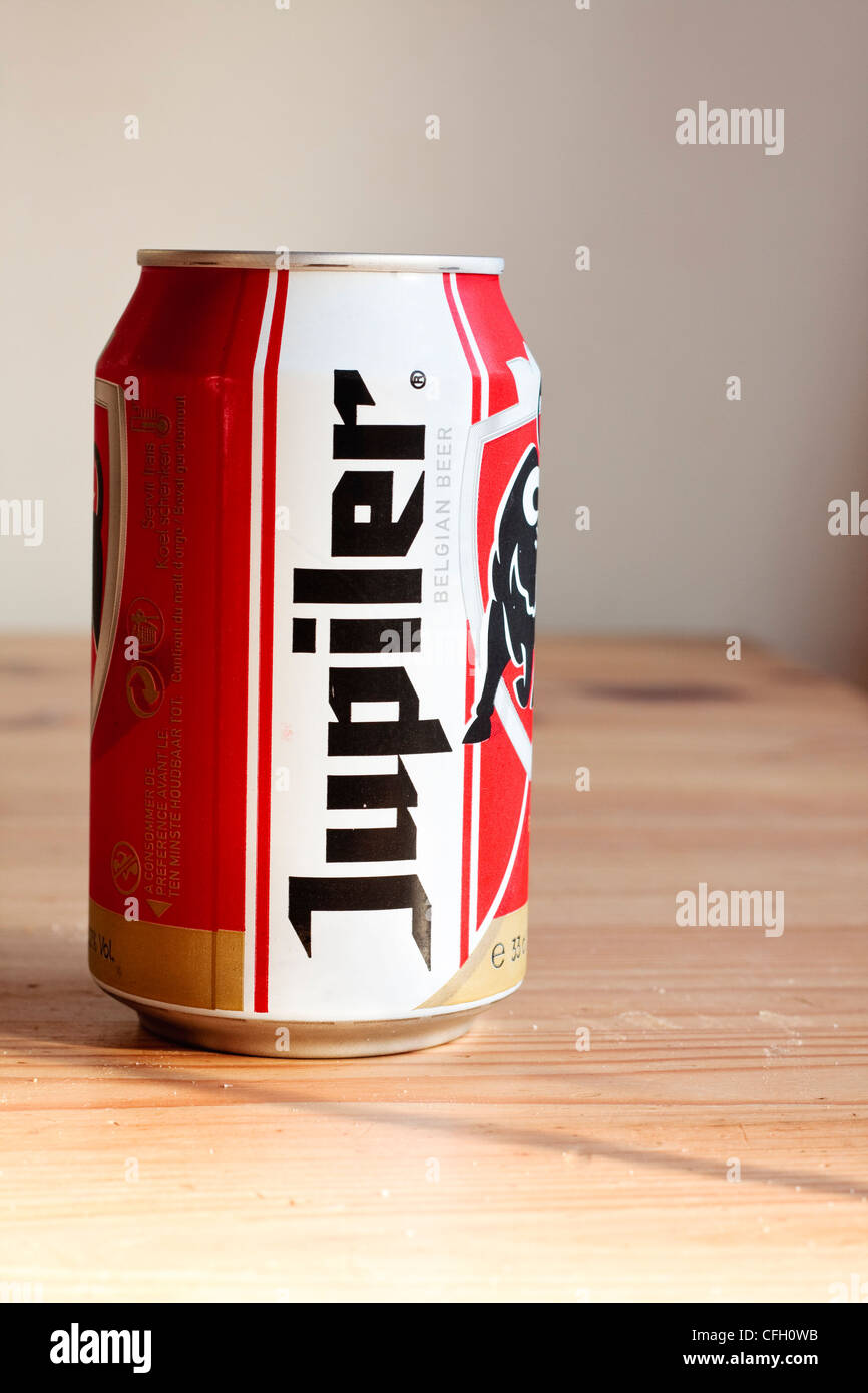 Imagen de una lata de Jupiler - premium lager Belgas Foto de stock