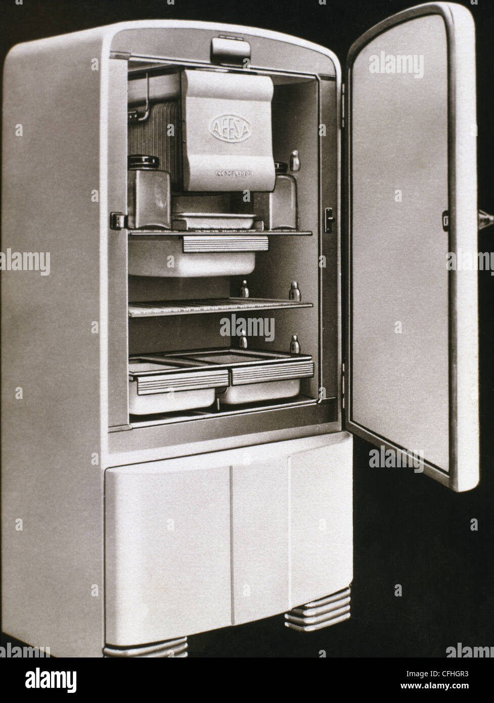 Refrigerador de los años cincuenta fotografías e imágenes de alta  resolución - Alamy