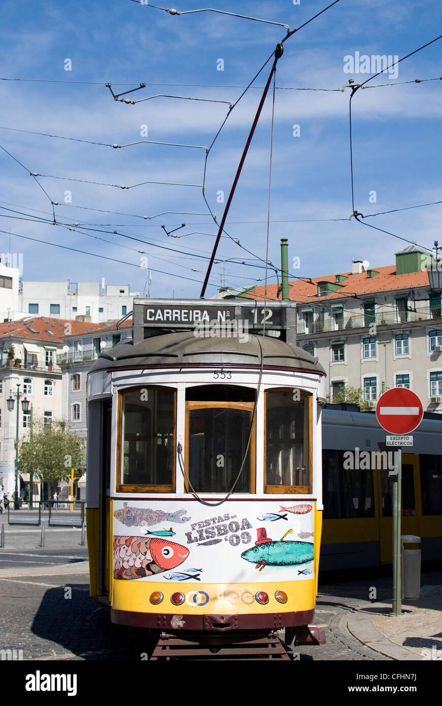Amarillo tranvías de Lisboa, Lisboa, Portugal Foto de stock