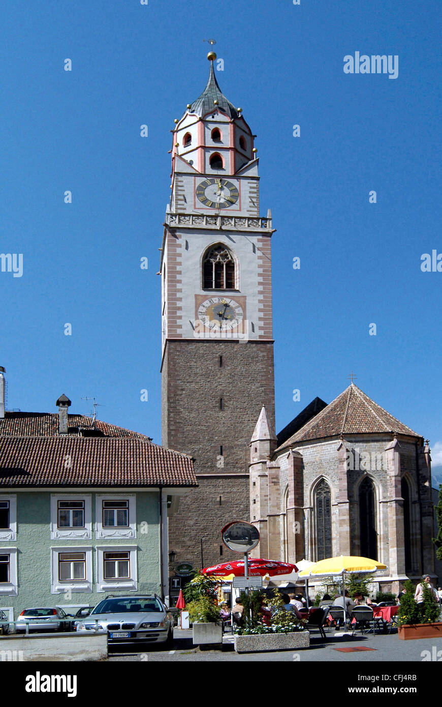 Iglesia parroquial de Merano. Foto de stock