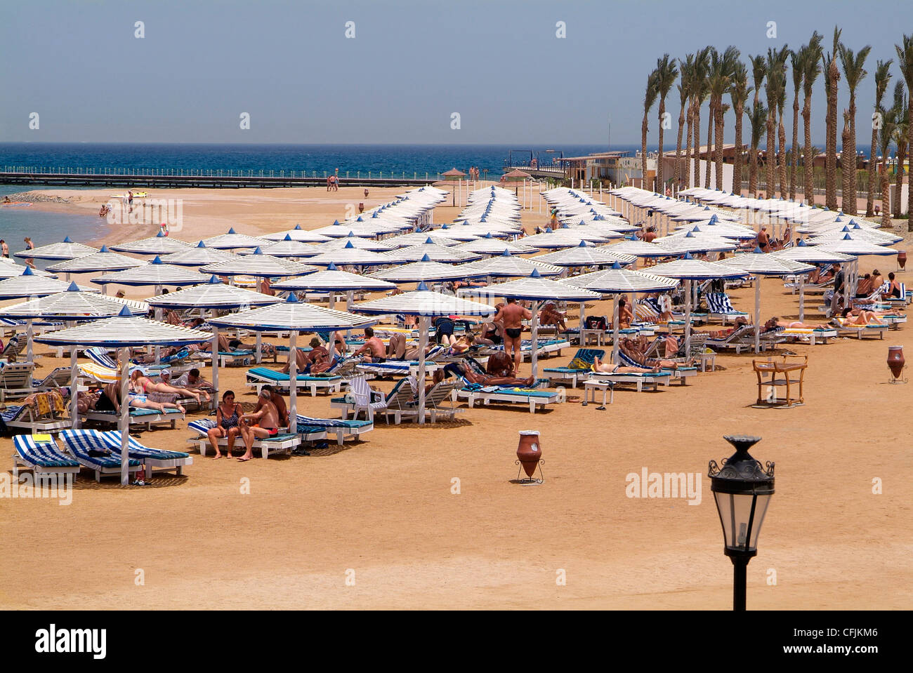 La playa del hotel, Hurghada, Mar Rojo, Egipto, el Norte de África, África Foto de stock