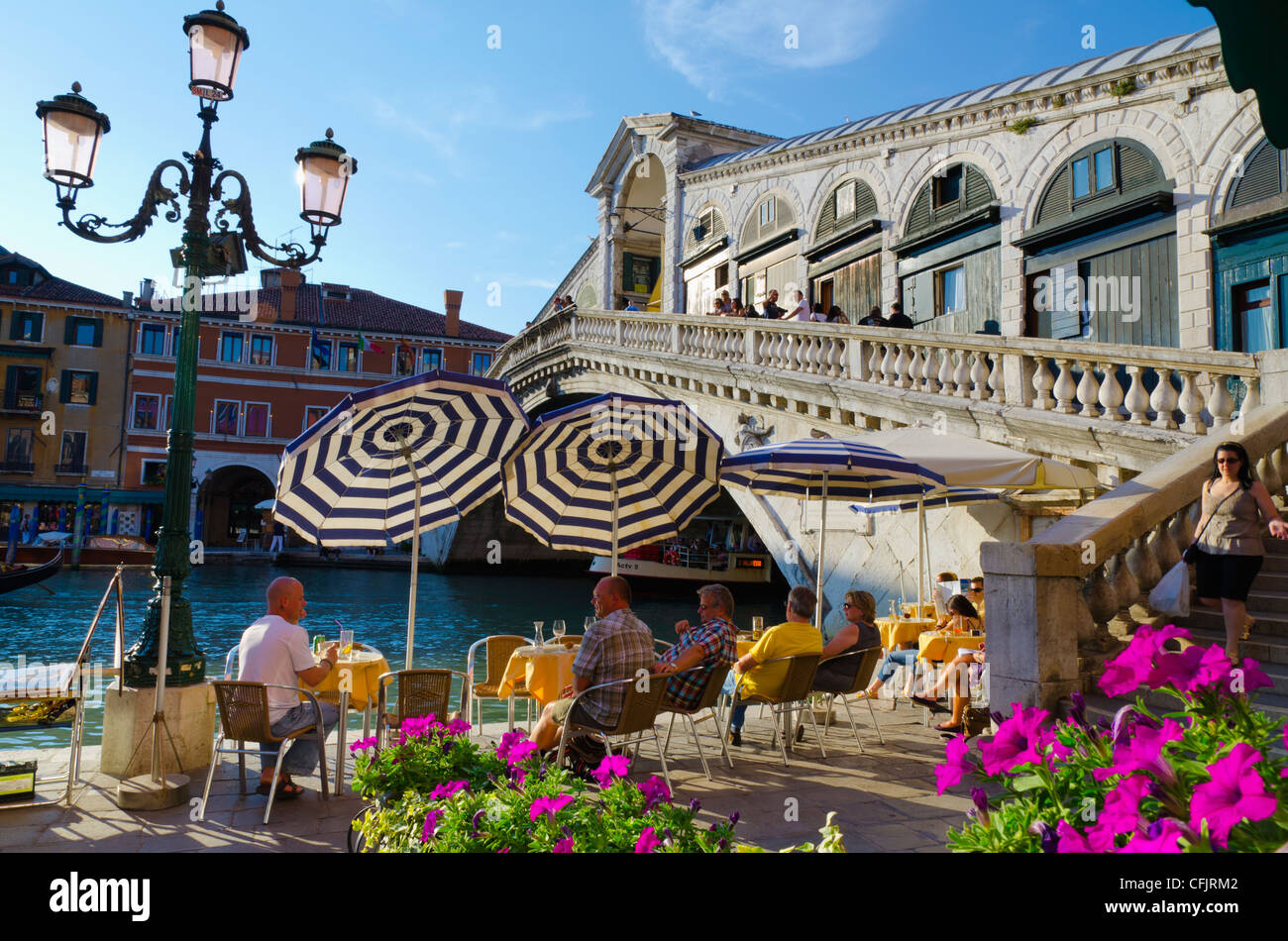 El Puente de Rialto, Venecia, Sitio del Patrimonio Mundial de la UNESCO, Véneto, Italia, Europa Foto de stock