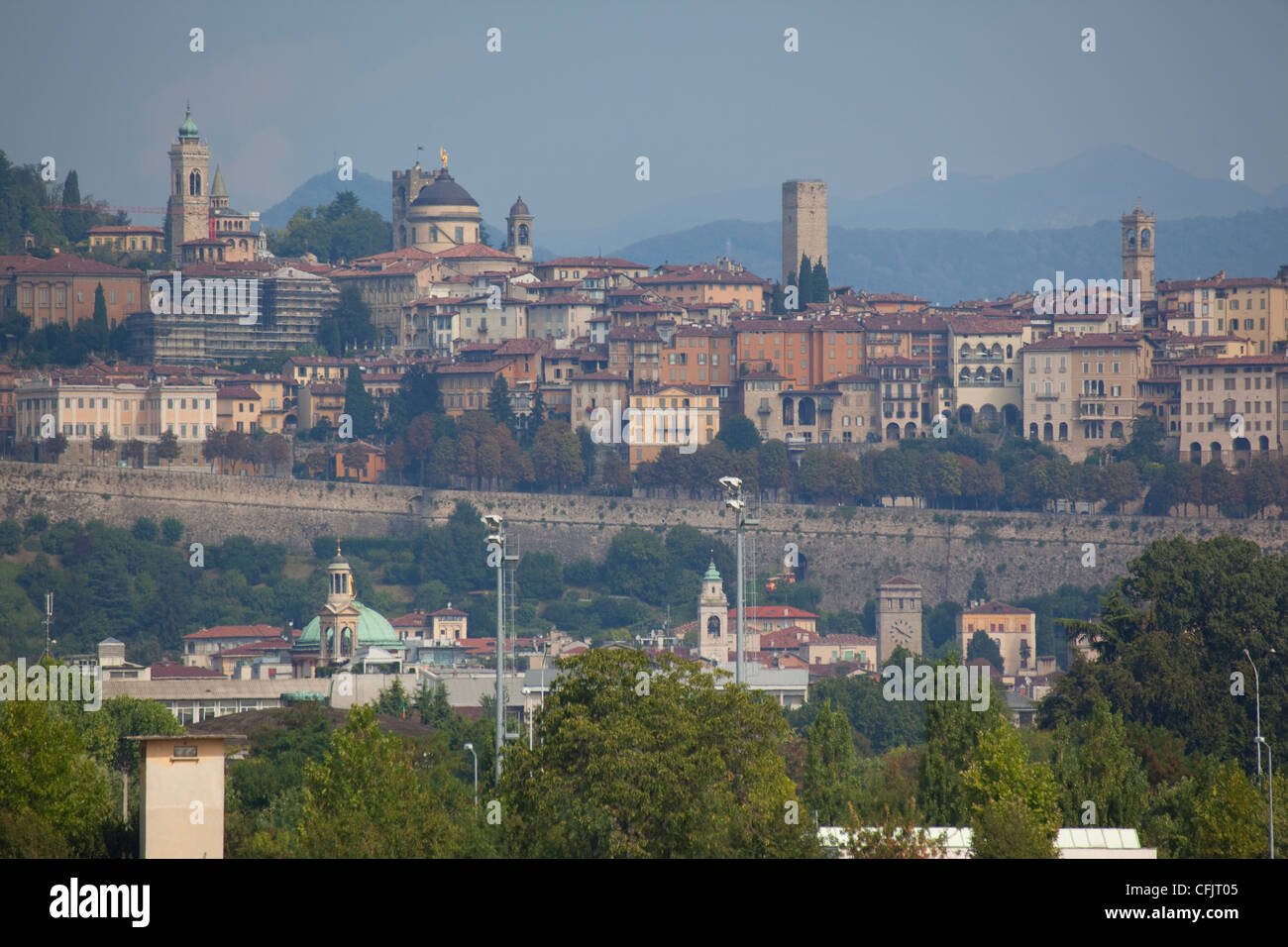 Skyline, Bérgamo, Lombardía, Italia, Europa Foto de stock