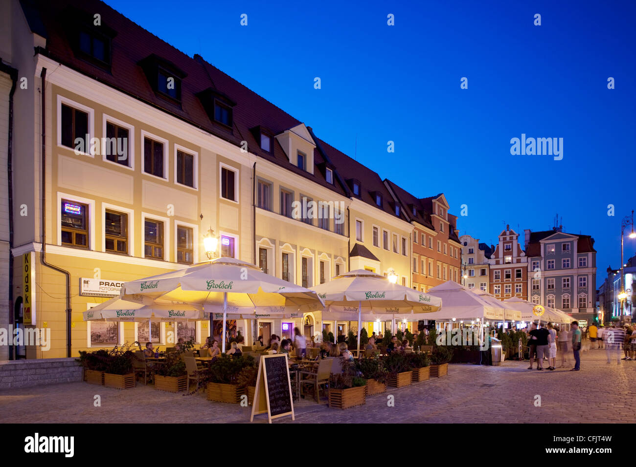 Los restaurantes, la plaza del mercado (Rynek), Old Town, Wroclaw, Silesia, Polonia, Europa Foto de stock