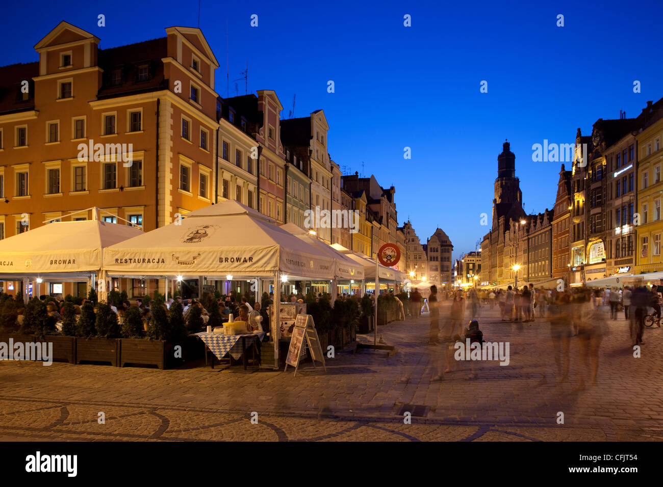 Los restaurantes, la plaza del mercado (Rynek), Old Town, Wroclaw, Silesia, Polonia, Europa Foto de stock