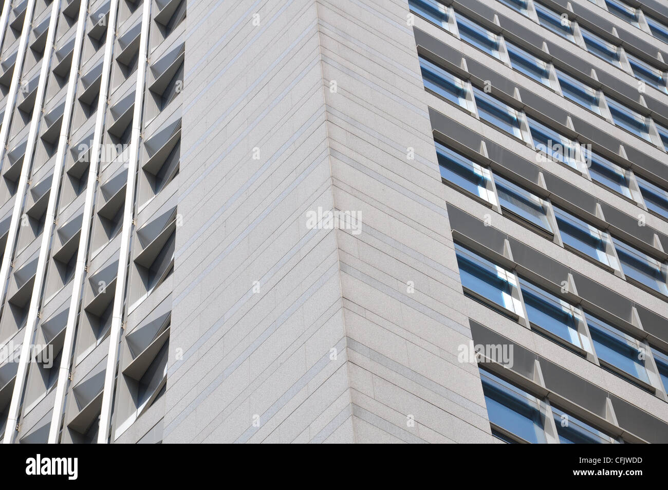 Interesante fachada de un edificio de oficinas en Seúl, Corea Foto de stock