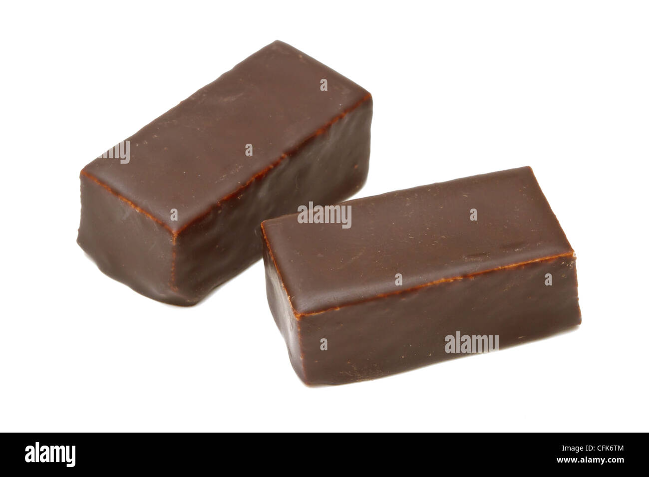 El chocolate praliné aislado sobre fondo blanco. Foto de stock