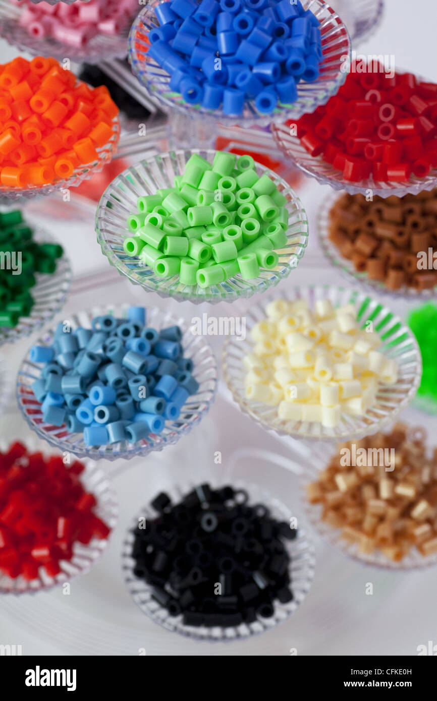Multicolores de plástico Hama beads con corazón rojo plantilla completa  para la artesanía Fotografía de stock - Alamy