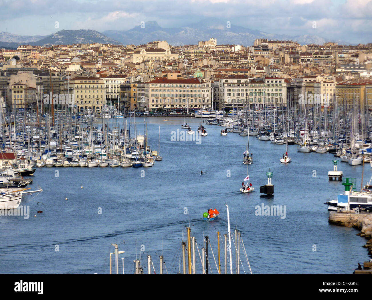 Vista del viejo puerto de Marsella por el atardecer, Francia Foto de stock