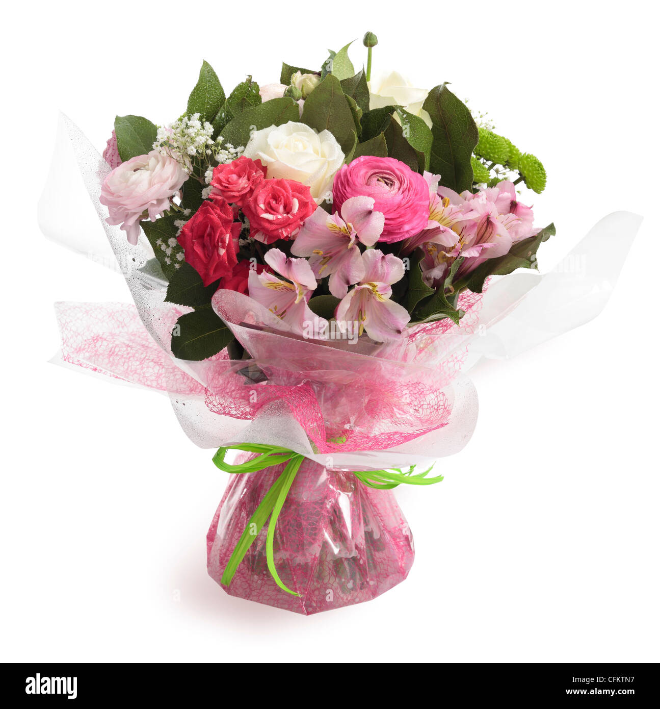 Bouquet de flores incluyendo las rosas, ranunculus, alstroemeria, lirio Peruano y verde de crisantemo. Foto de stock