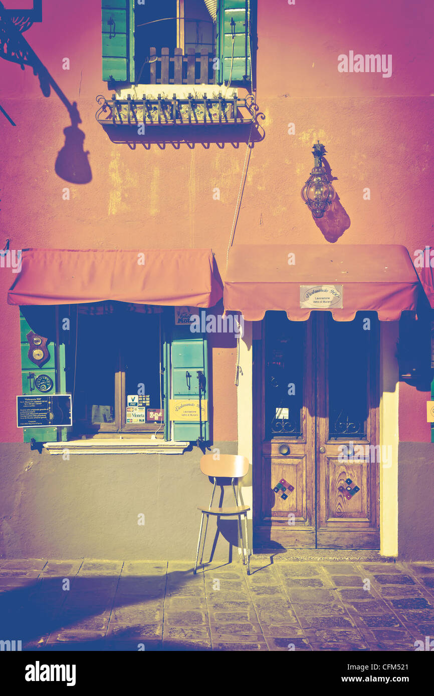 Entrada de la tienda, en la isla de Burano, Venecia Foto de stock