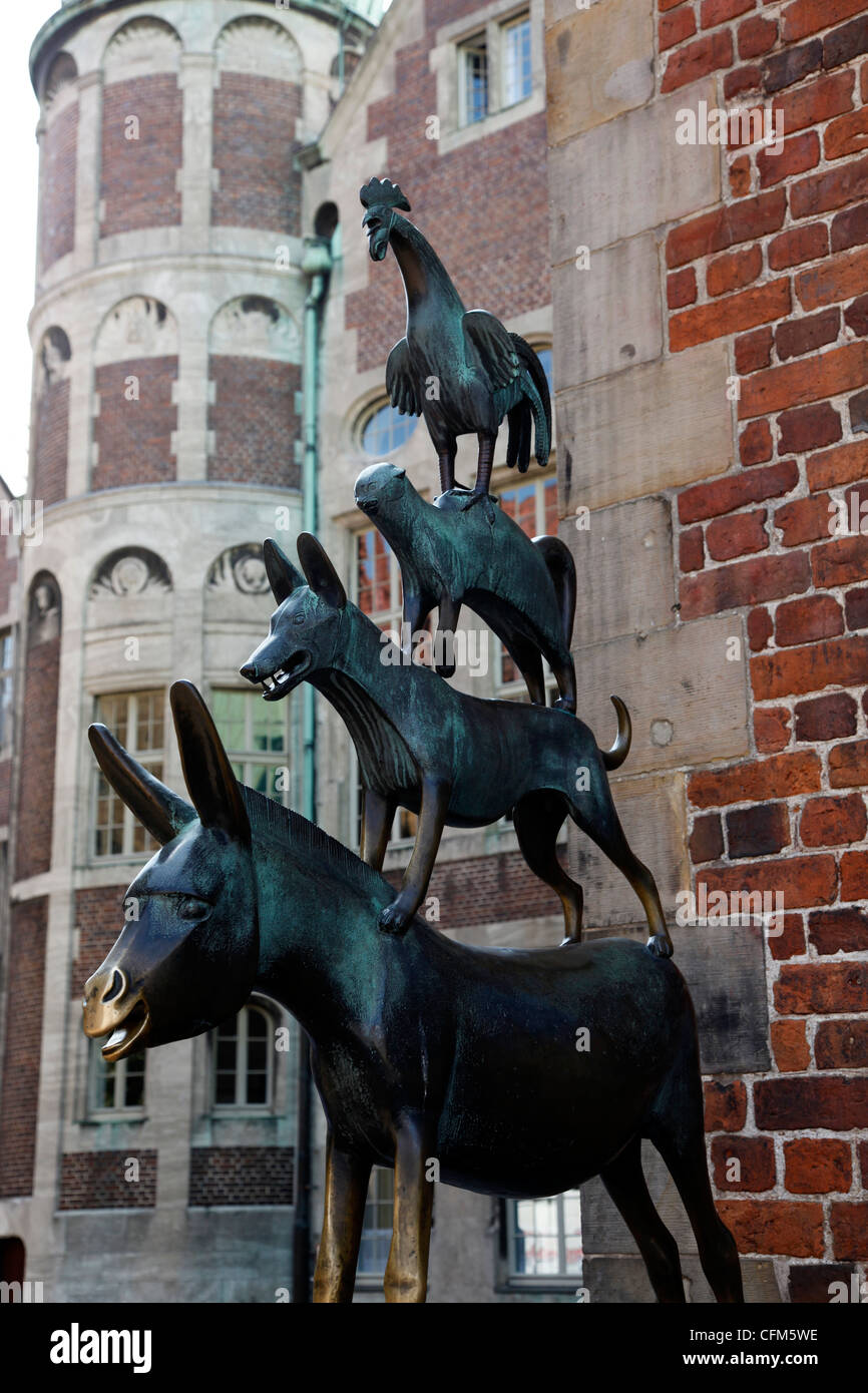 Estatua de bronce de cuatro músicos de Bremen, Bremen, Alemania, Europa Foto de stock