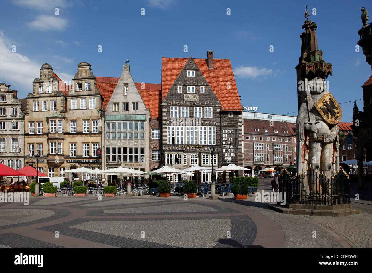 La plaza del mercado con la estatua de Rolando, el casco antiguo, declarado Patrimonio de la Humanidad por la UNESCO, Bremen, Alemania, Europa Foto de stock