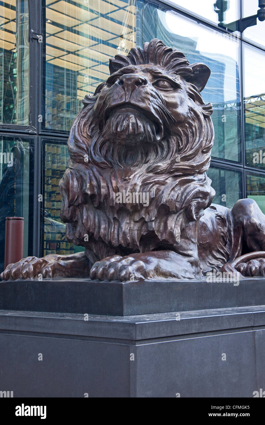 Uno de los leones hsbc fotografías e imágenes de alta resolución - Alamy