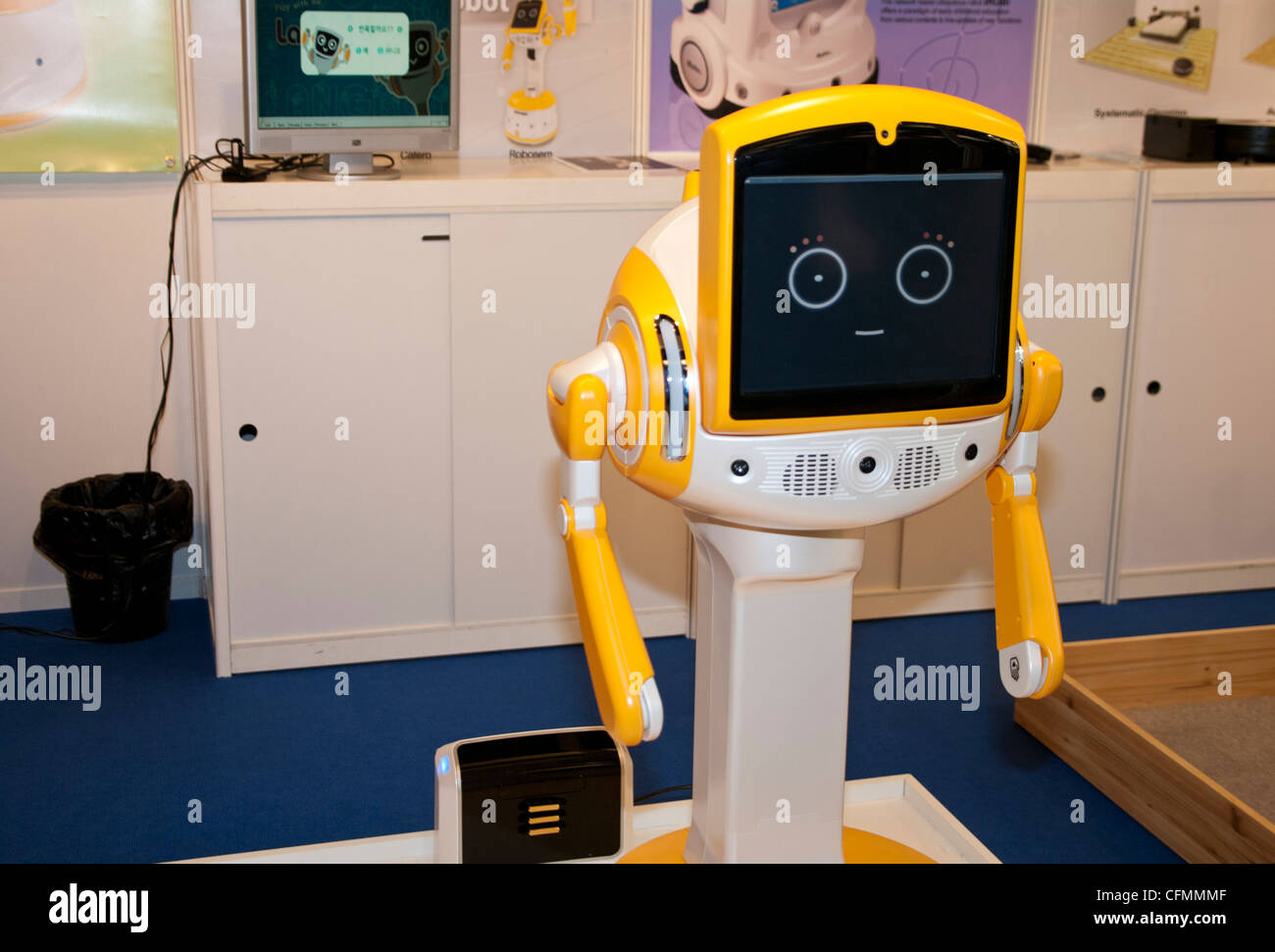 Desde Yujin Robot Robosem empresa en INNOROBO, cumbre europea e  internacional en el campo de la robótica. Noticias en el campo de la  robótica Fotografía de stock - Alamy