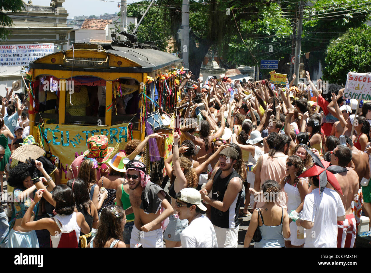 Bloco Céu na Terra, barrio de Santa Teresa. Carnaval callejero de Rio de Janeiro, Brasil. Foto de stock