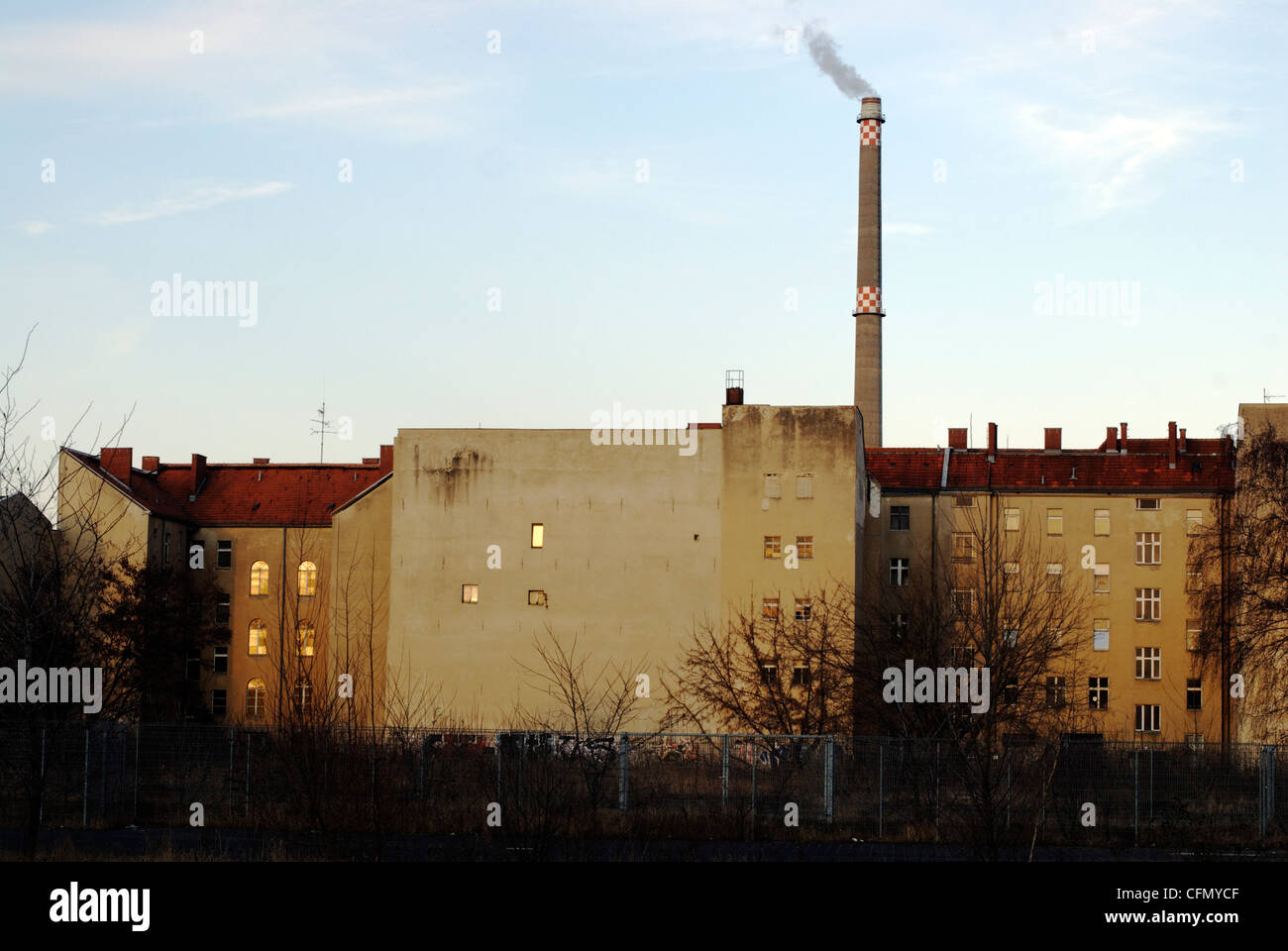 Un atardecer escena en Berlin-Moabit Foto de stock