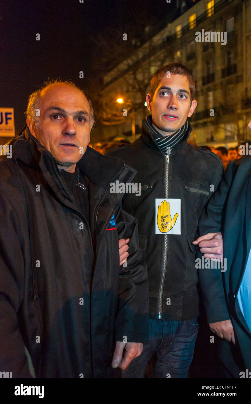 París, Francia, Grupo Judío, SOS Racismo, en marcha silenciosa Después de un ataque terrorista contra un Scho-ol judío en Toulouse, hombres judíos se manifestaban en la calle por la noche, Comunidad Judía europa Foto de stock