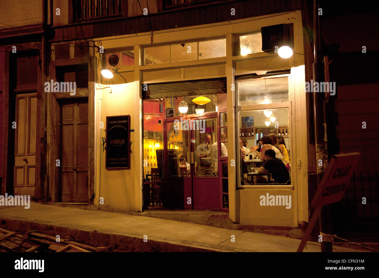 Valparaíso restaurante Café Vinilo elabora su propia cerveza, Cerro Alegre,  que ahora es más conocido que el restaurante Fotografía de stock - Alamy