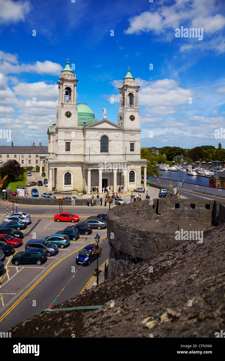 Iglesia de San Pablo en la ciudad de Athlone, Irlanda, justo después de la misa. Foto de stock