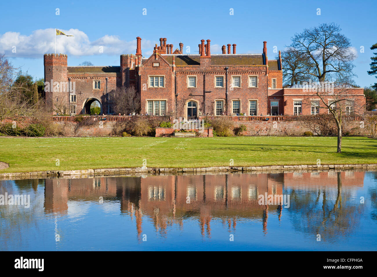 Victorian House, el jardín y el lago al Priorato Hodsock, Blyth, cerca de Worksop, Nottinghamshire, Inglaterra, Reino Unido GB, EU, Europa Foto de stock