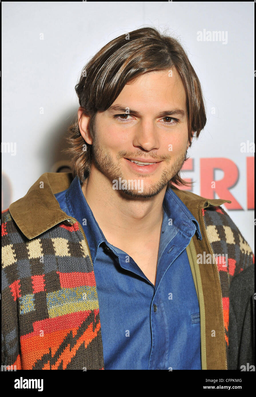 Ashton Kutcher atiende el 'Sex amigos' Photocall en el Hotel Plaza Athenee  Paris, Francia - 09.02.11 Fotografía de stock - Alamy