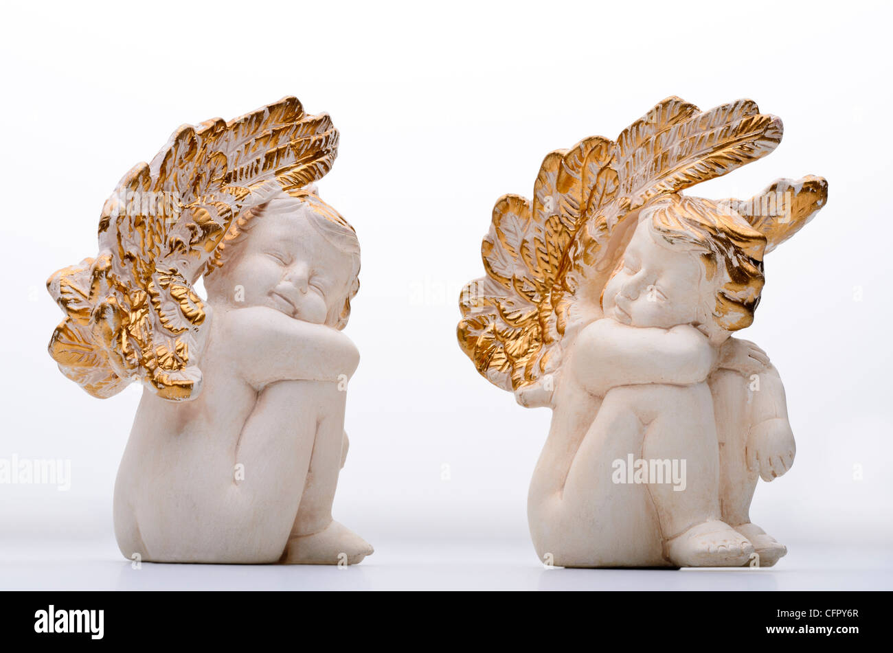 Dos figuras de ángeles decoración navideña Fotografía de stock - Alamy