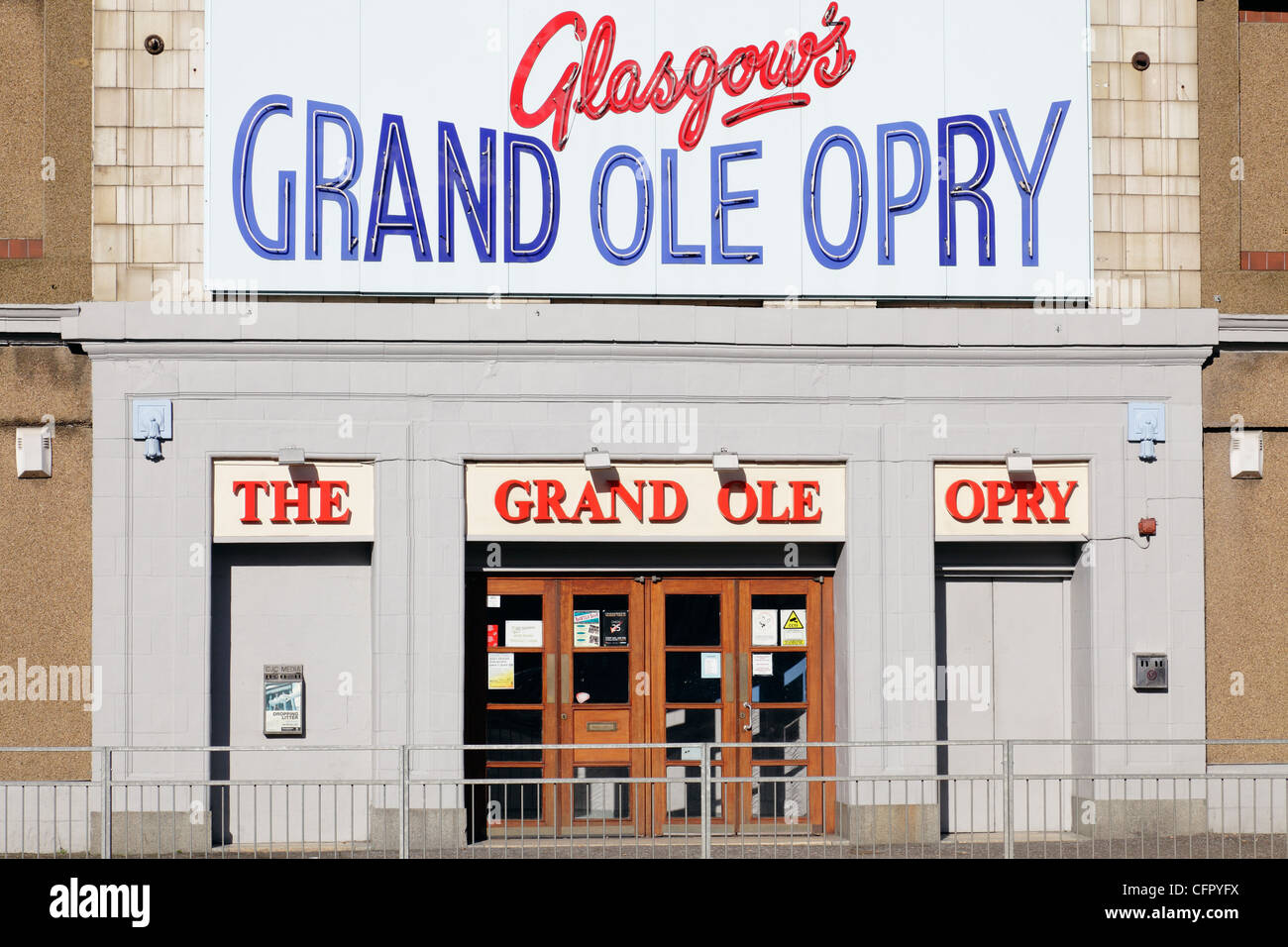 Entrada al Grand Ole Opry, un local de música en vivo tradicional del país y del oeste, Govan Road, Glasgow, Escocia, Reino Unido Foto de stock